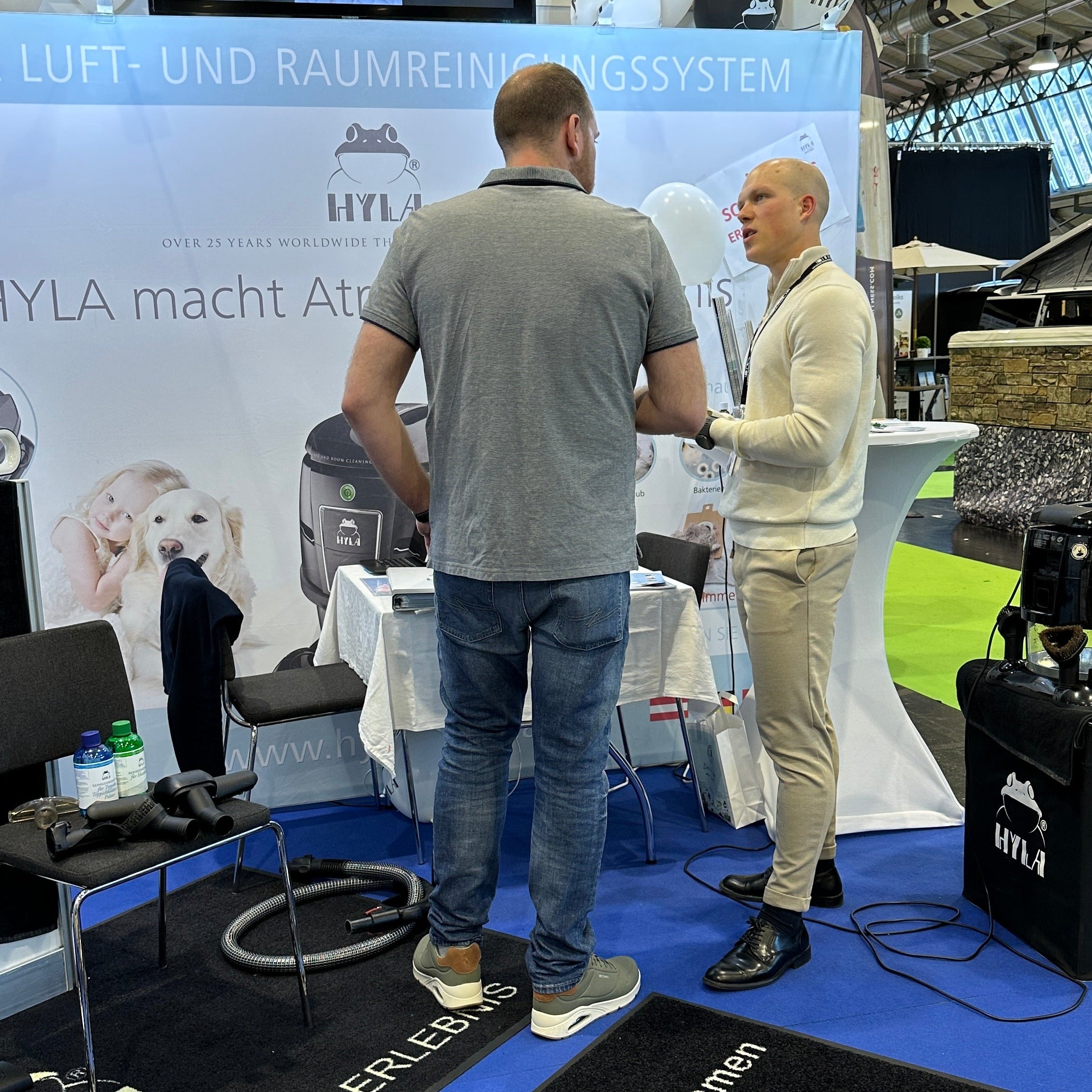 Kundenberatung auf Messe in Österreich