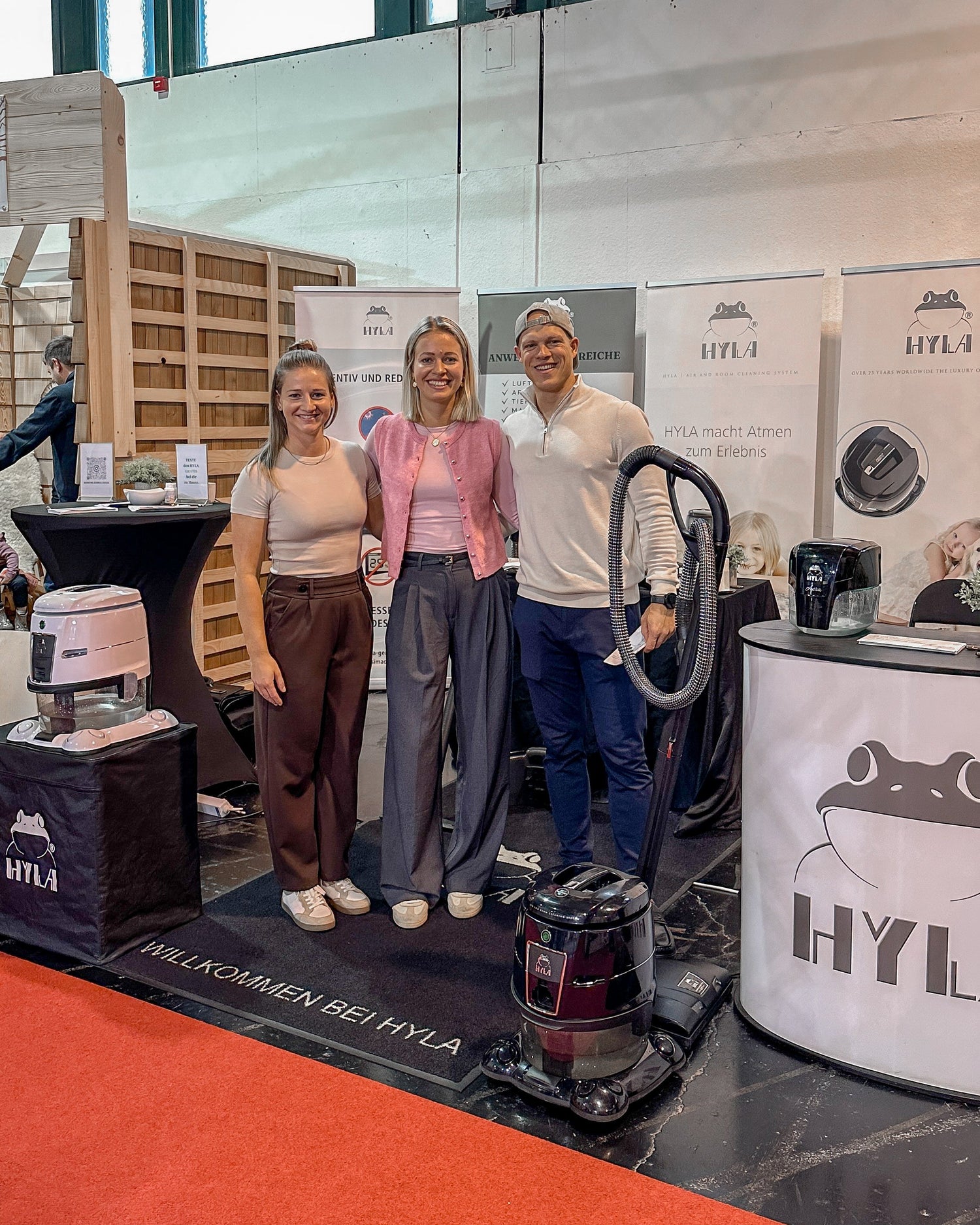 Teamfoto Messestand Ried im Innkreis Hyla Infostand