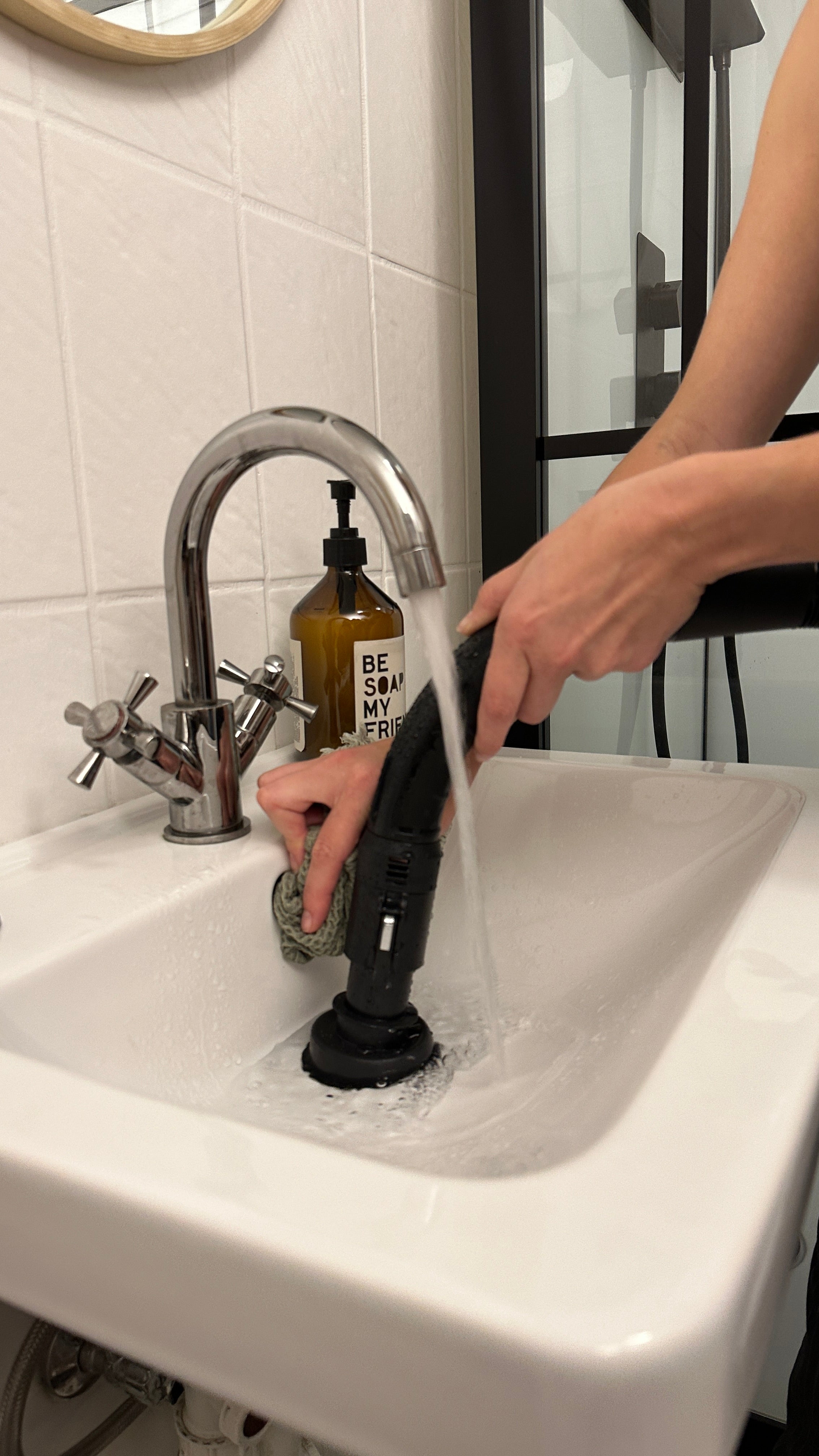 Hyla Abflussreinigung ohne Chemie und Zeitersparnis